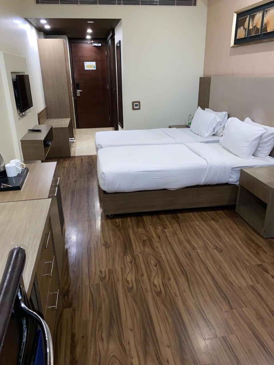 Golden Suites Gurgaon Inde Hotels Kültér fotó