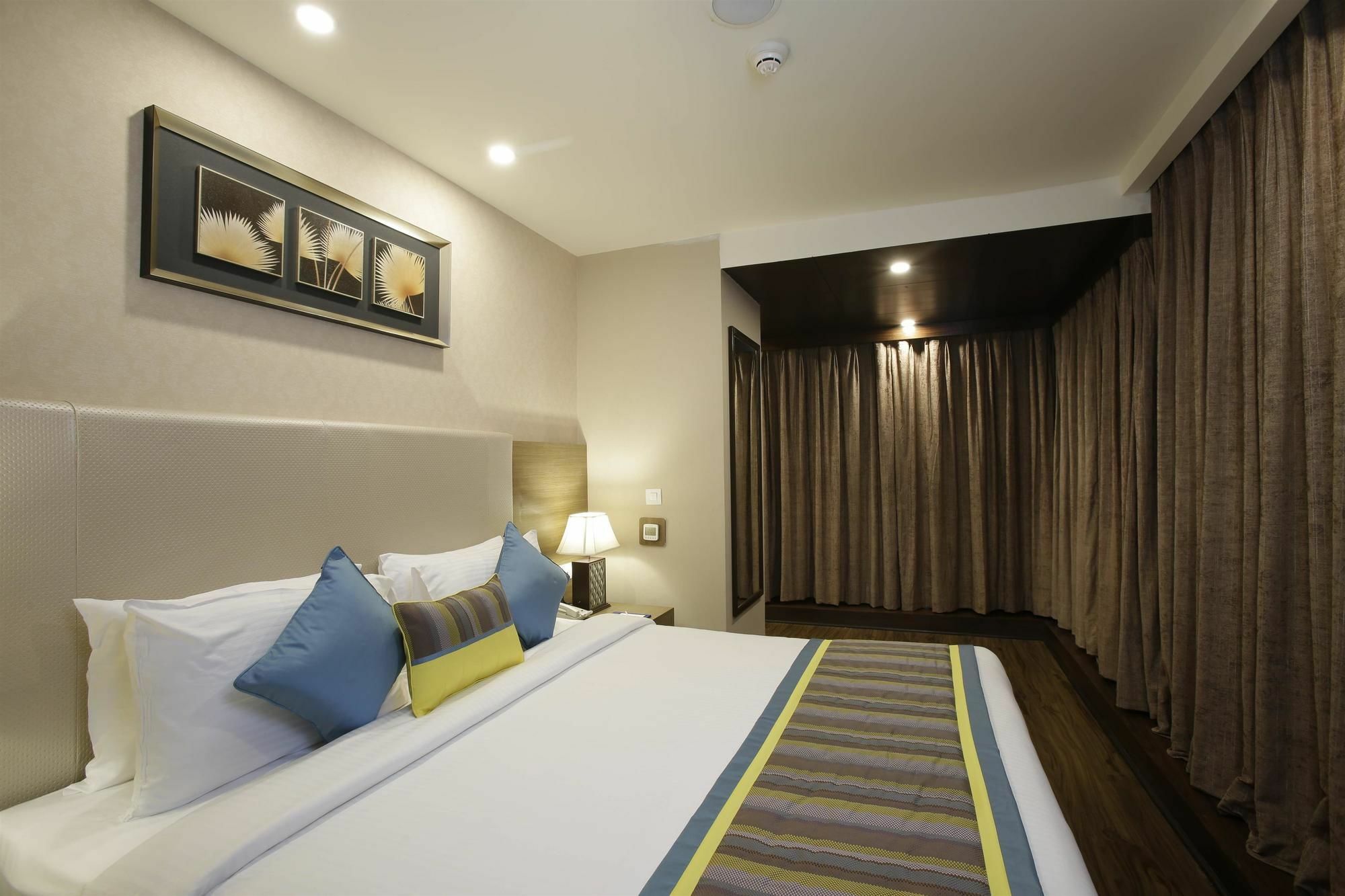 Golden Suites Gurgaon Inde Hotels Kültér fotó